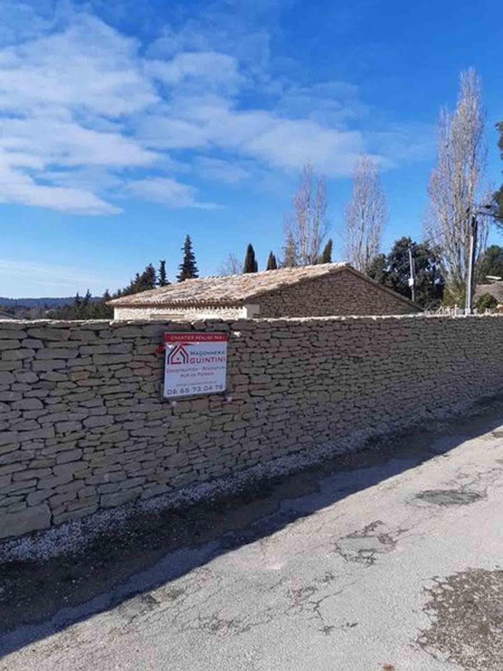 Mur en pierre Gordes