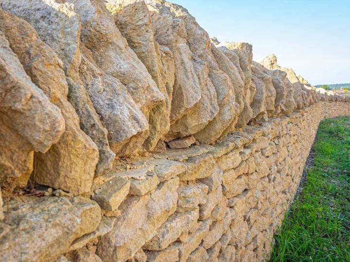 Travaux construction de mur en pierre Gordes